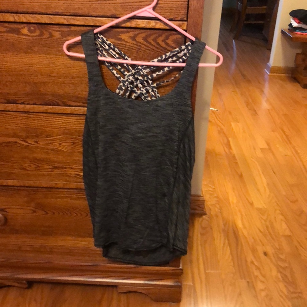 Lululemon tank top size 6